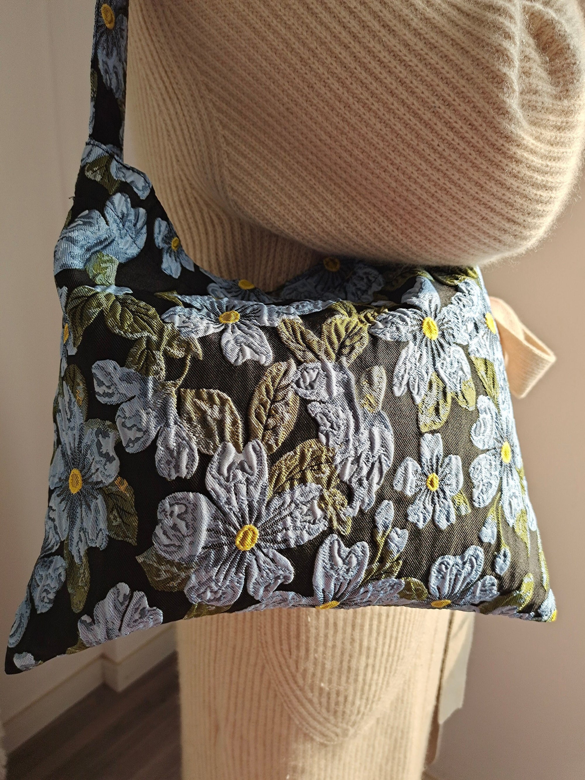Embroidered Elegant Flower Design tote bag, shoulder bag, market bag, adjustable bag travel bag，beach bag Christmas gift